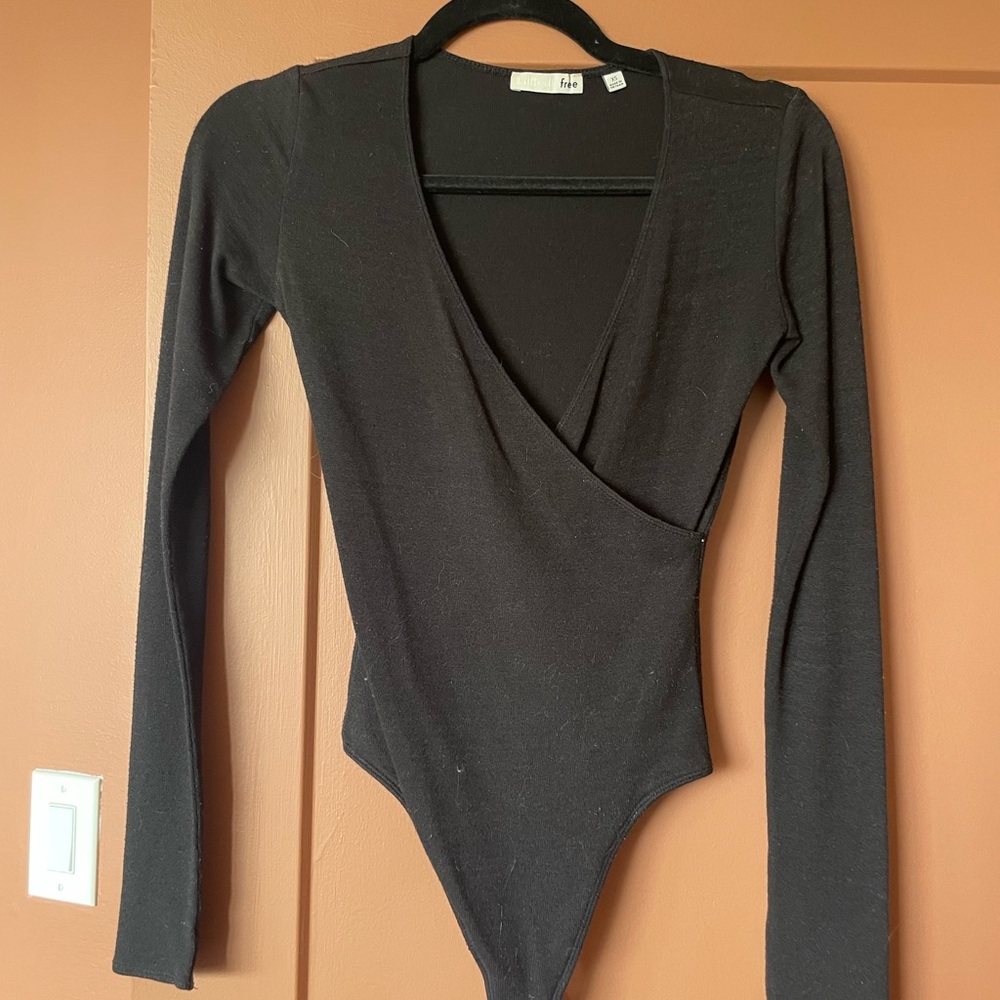 Aritzia Wilfred Free Black V Neck Bodysuit XS